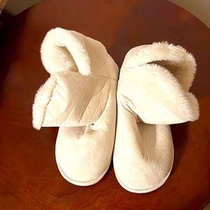 Steve Madden Cream Fleece Bootie Slippers. Size 8 NWOT
